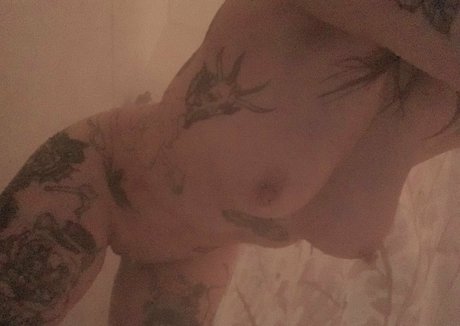 Naakte gelekte OnlyFans-foto van Vikat Bang