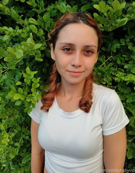 Naakte gelekte OnlyFans-foto van Naughtystudentfree
