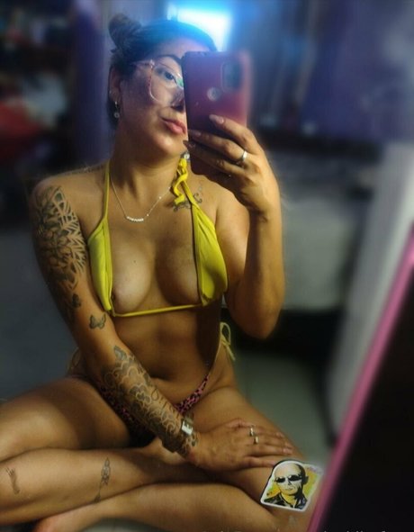 Naakte gelekte OnlyFans-foto van Edenblissfree