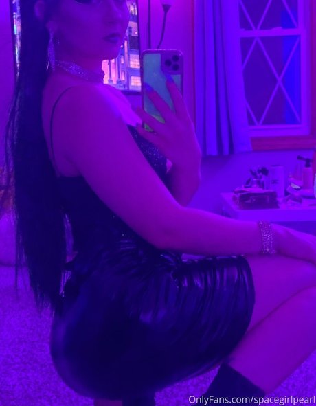 Naakte gelekte OnlyFans-foto van Ravekittyfree