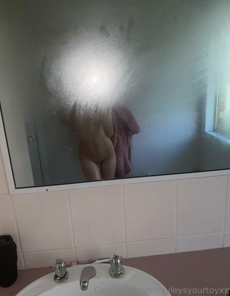 Naakte gelekte OnlyFans-foto van Hayleysyourtoyxx
