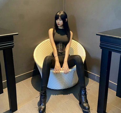 Naakte gelekte OnlyFans-foto van Daturakisses