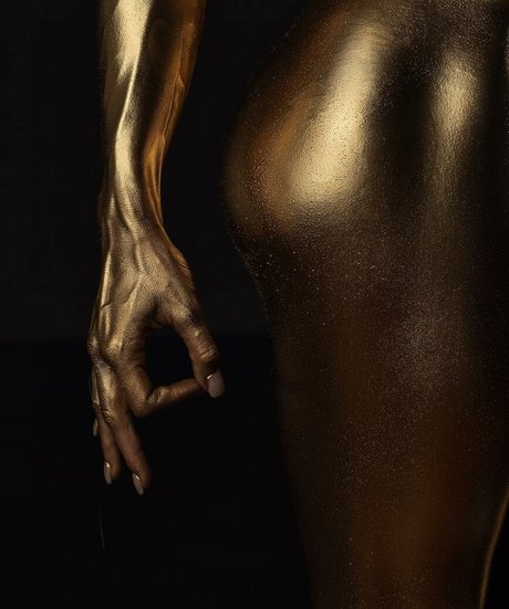 Naakte gelekte OnlyFans-foto van Josie Medema