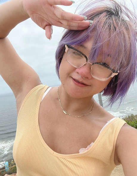 Naakte gelekte OnlyFans-foto van Yousoromi