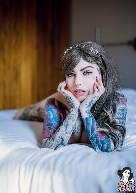 Naakte gelekte OnlyFans-foto van Tatycamili