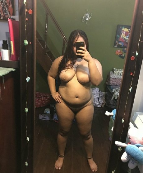 Naakte gelekte OnlyFans-foto van Smallsouthasia1