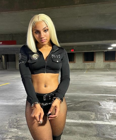 Naakte gelekte OnlyFans-foto van Avibabyyy