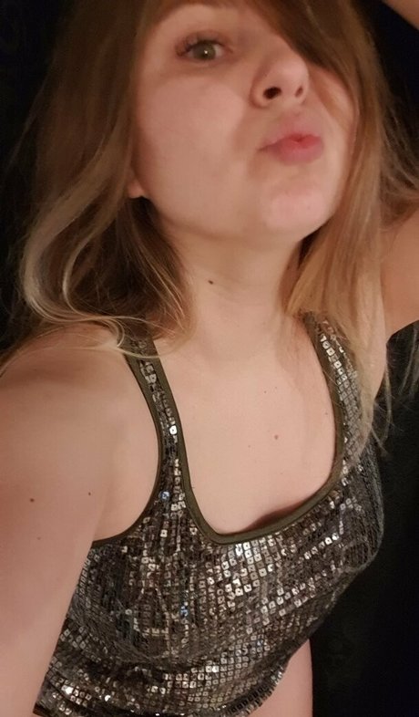 Naakte gelekte OnlyFans-foto van Deliamalkova
