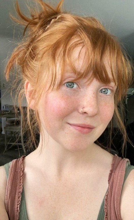 Naakte gelekte OnlyFans-foto van Rosalie Mae
