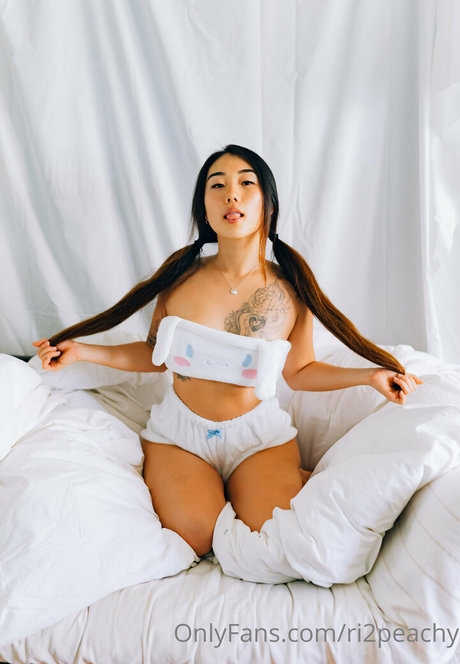 Naakte gelekte OnlyFans-foto van Peachydayo