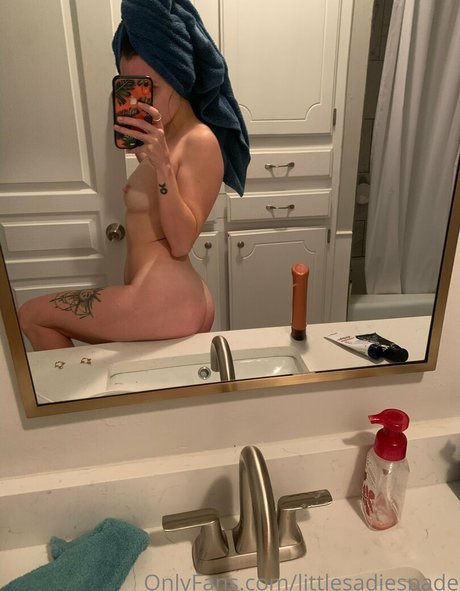 Naakte gelekte OnlyFans-foto van Littlesadiespade
