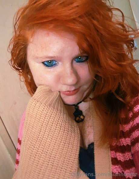 Naakte gelekte OnlyFans-foto van Rhiannonmz