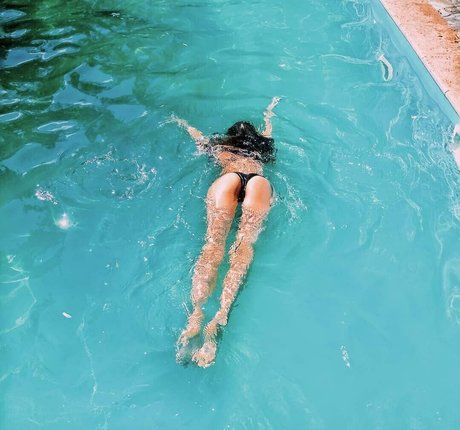 Naakte gelekte OnlyFans-foto van Valeriestar