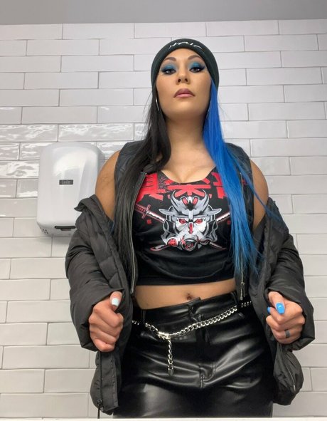 Naakte gelekte OnlyFans-foto van Mia Yim