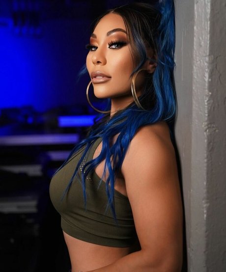 Naakte gelekte OnlyFans-foto van Mia Yim