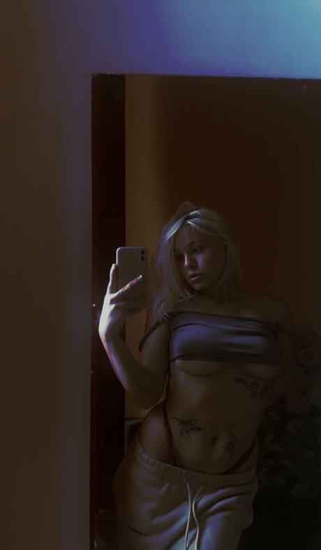 Naakte gelekte OnlyFans-foto van Justyna Czerwinska