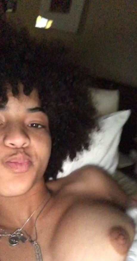 Naakte gelekte OnlyFans-foto van Lightskin