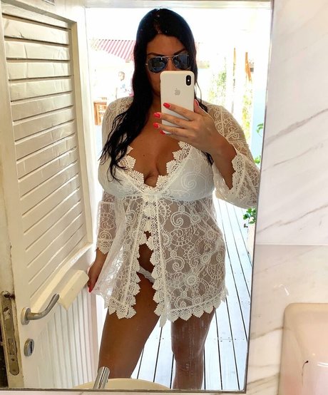 Naakte gelekte OnlyFans-foto van Elisabettamediterraneagirl