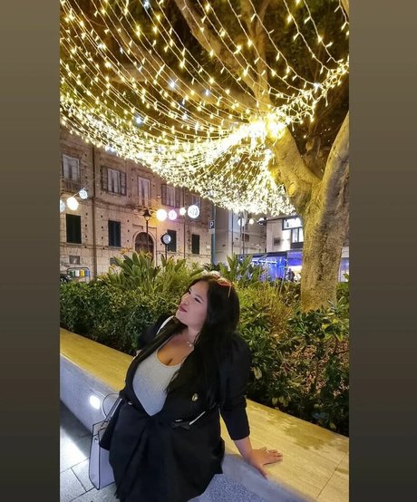 Naakte gelekte OnlyFans-foto van Naty Mari