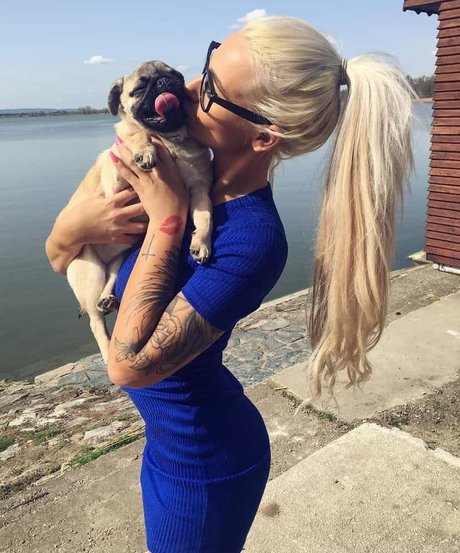Naakte gelekte OnlyFans-foto van Nikola Ihova
