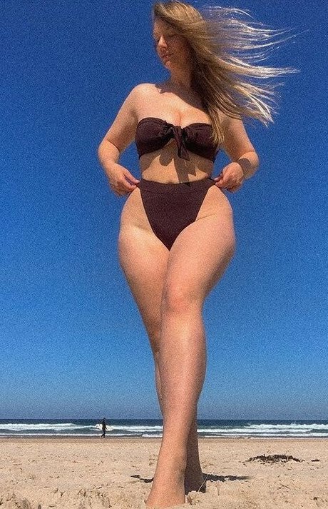 Naakte gelekte OnlyFans-foto van Amelia Jaane