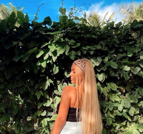 Naakte gelekte OnlyFans-foto van Trinity Charlton