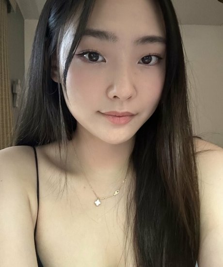 Naakte gelekte OnlyFans-foto van Esblee