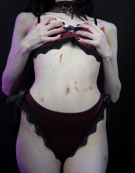 Naakte gelekte OnlyFans-foto van Scaredy Cat Cosplays