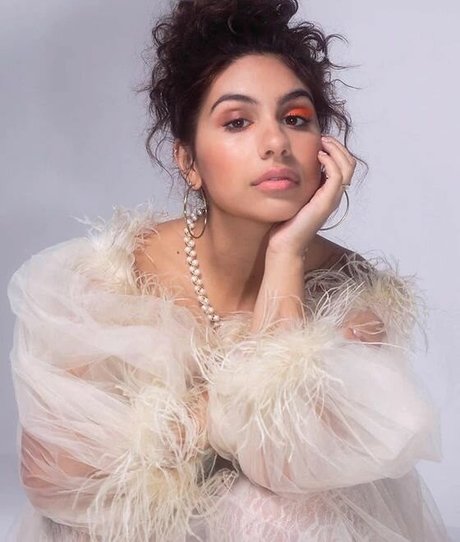 Naakte gelekte OnlyFans-foto van Alessia Cara