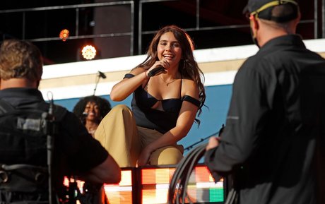 Naakte gelekte OnlyFans-foto van Alessia Cara