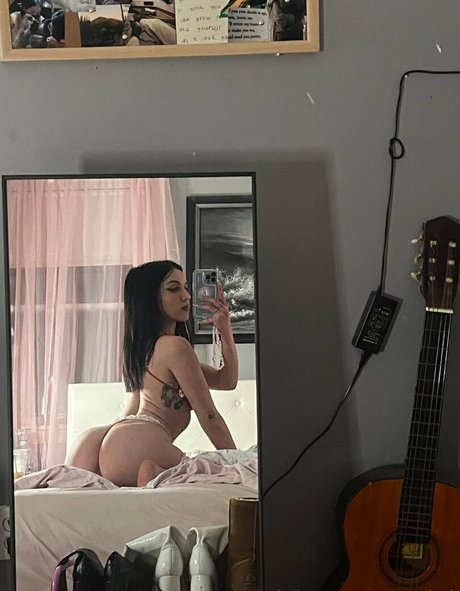 Naakte gelekte OnlyFans-foto van Mayaried