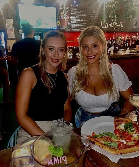 Naakte gelekte OnlyFans-foto van Becca M