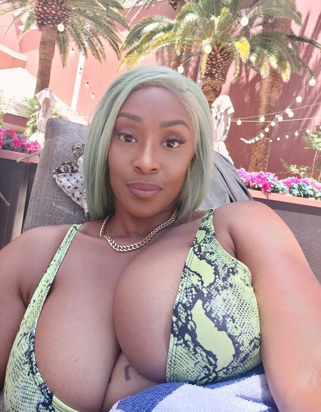 Naakte gelekte OnlyFans-foto van Lavendamonroe