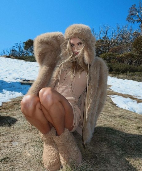 Naakte gelekte OnlyFans-foto van Summer Rose Hart