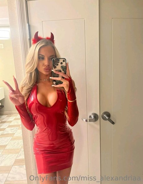 Naakte gelekte OnlyFans-foto van Missalexandriaa