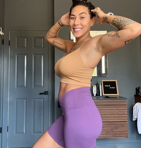 Naakte gelekte OnlyFans-foto van Hannah Eden Fitness
