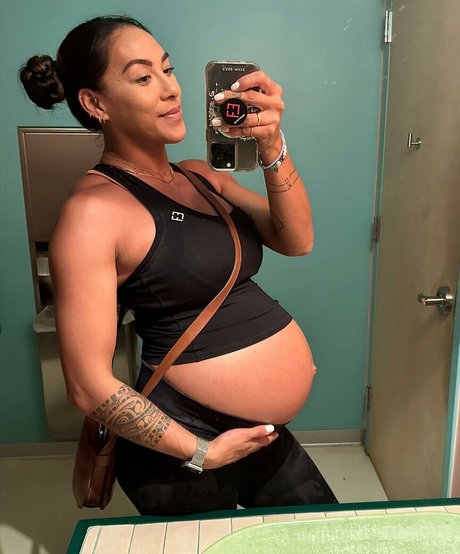 Naakte gelekte OnlyFans-foto van Hannah Eden Fitness