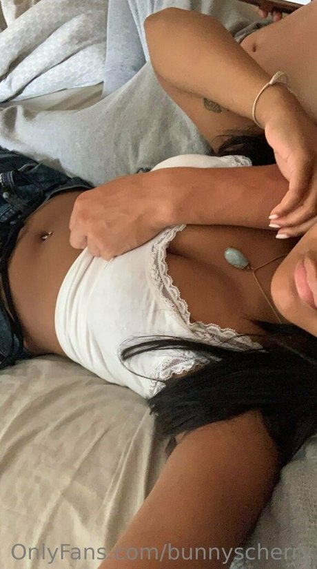 Naakte gelekte OnlyFans-foto van Bunnyscherry