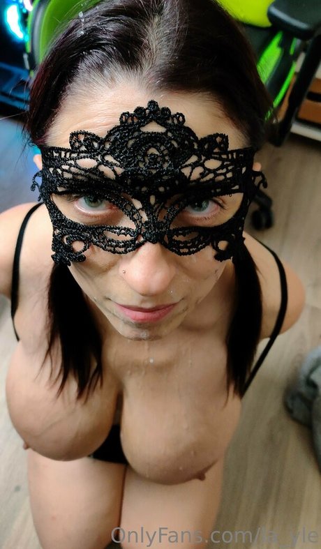 Naakte gelekte OnlyFans-foto van Layle