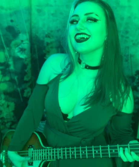 Naakte gelekte OnlyFans-foto van Trashabag