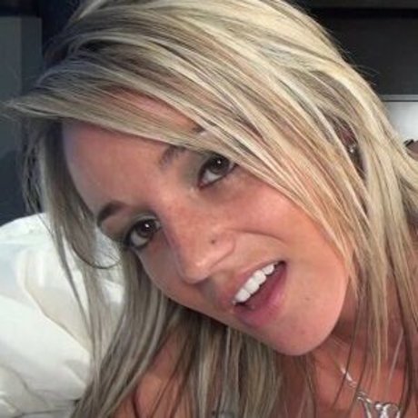 Naakte gelekte OnlyFans-foto van Nikki Sims