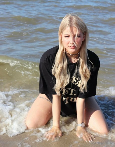 Naakte gelekte OnlyFans-foto van Asmr Janina