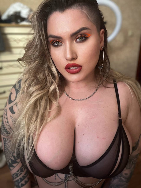 Naakte gelekte OnlyFans-foto van Swag Panda Twerk