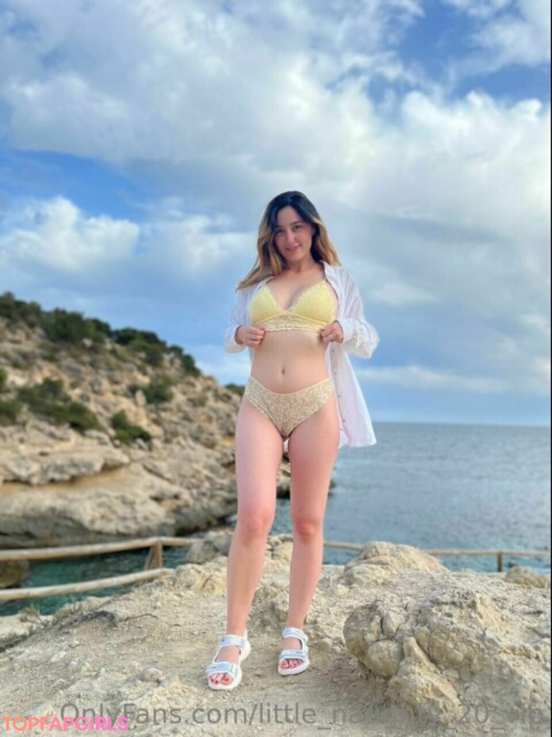 Naakte gelekte OnlyFans-foto van Kira Nightlyyy #9