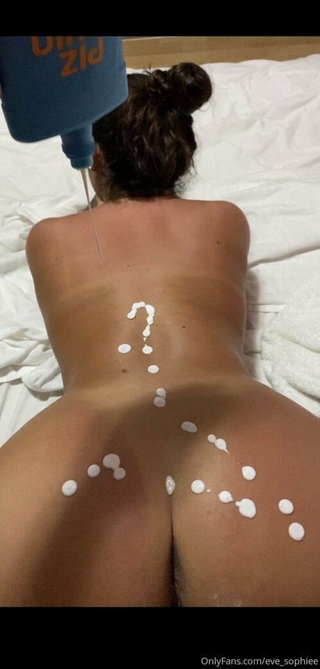 Naakte gelekte OnlyFans-foto van Eve Sophie