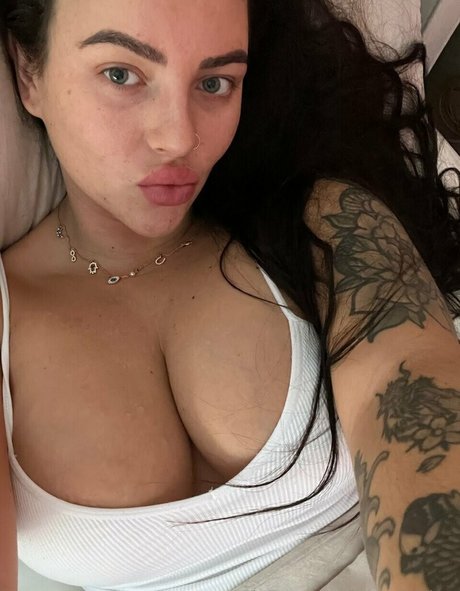 Naakte gelekte OnlyFans-foto van Eve Sophie