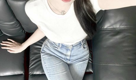 Naakte gelekte OnlyFans-foto van Akikxxo