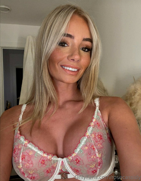 Naakte gelekte OnlyFans-foto van Rosecassidy
