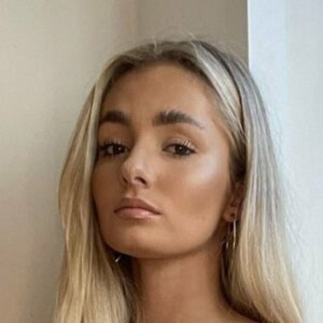 Naakte gelekte OnlyFans-foto van Rosecassidy