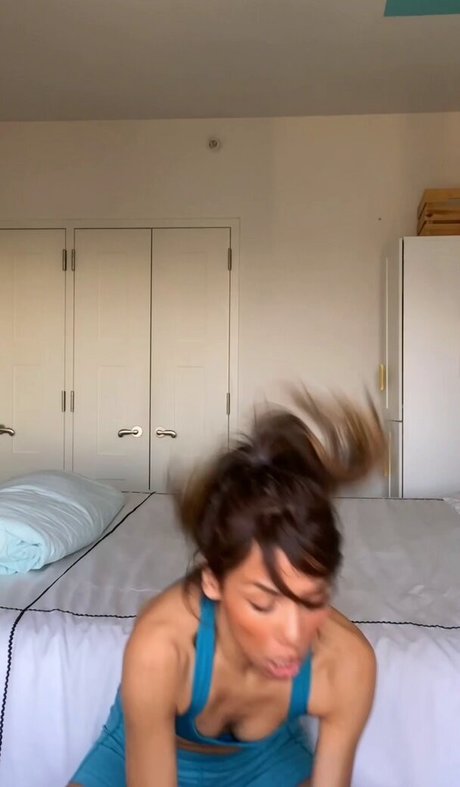 Naakte gelekte OnlyFans-foto van Riri Bichri
